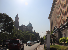 1571년 스페인의 총독 레가스피에 의해 세워진 산티아고 요세(Fort Santiago)는 인트라무로스 성내의 파시그(Pasig)강을 내려다보는 가장 중요한 군사적 요충지이다. 처음에는 이슬람교도가 나무 울타리를 둘러쳐 요세로 축조하였으나,스페인에 의해 석조 요새로 재건축되었다.  
 2차 세계 대전 중에는 일본군에게 점령당하여 미군 및 필리핀 군을 체포,수용하는 임시 포로 수용소로 사용되기도 하였으며,많은 필리핀인이 목숨을 잃은 필리핀의 가슴 아픈 역사가 남아 있는 유서 깊은 곳이기도 하다.
요세 내에는  리잘 박물관이 있어 필리핀의 영웅 호세 리잘의 생애와 가족들,그리고 업적들과 유물들이 전시되어 있다.