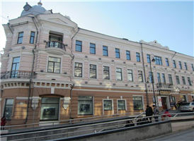 1906년에 건설되었고 1층은 러시아 혁명전의 연해주의 역사와 우수리 지방의 동물생태에 관하여 전시하고 있다. 또 화폐를 모은 것이 있고 진귀한 동전 등도 볼 수 있다. 2층은 혁명시대 해양의 역사코너,3층은 회화전시 코너로 되어 있다.