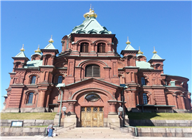 카파자노카 북항구 위로 꼭대기 조그만 바위 절벽 핀란드에 러시안 정교의 대성당이 불안하게 놓여있다. 이것은 1868년 성모 승천 대 축일을 기해 완성한 스칸디나비아 반도에서 가장 큰 정교회로 비잔틴-슬라브 양식으로 만들어진 것이다.

    머리에 양파형의 황금색 둥근 돔과 황금의 십자가는 이 사원의 상징이다. 러시아의 지배를 받고 있던 19세기에 러시아의 건축가 고르노스타예프가 세웠으며, 벽돌로 이루어진 천장에는 천연 물감으로 그린 그리스도와 12 사도의 그림이 그려져 있다.

    그러나 부가된 붉은 벽돌의 건물은 19세기 러시아 직공들에 의해 장식되었는데, 거의 구별이 없다.