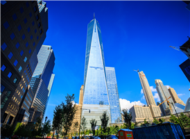 원 월드 트레이드 센터 (One World Trade Center, 1WTC)/제1 세계 무역 센터는,
 미국 뉴욕 주 뉴욕 시 맨해튼의 구 세계무역센터가 위치해 있었던 자리에 재건 중인 신세계무역센터의 핵심 타워 건물이다. 
설계자는 2002년 8월 컴페티션에 제출된 7개의 후보안 중 당선된 다니엘 리베스킨트이나, 토지소유자인 뉴욕 뉴저지 항만공사와, 구 세계무역센터를 항만공사로부터 장기 리스한 부동산 개발업자 래리 실버슈타인, 치안담당기관 등의 요청에 의해 2004년 7월 최초의 설계안으로부터 대폭 변경되었다. 별칭은 프리덤 타워이며, 약칭은 1WTC이다.
 
건설사는 시카고 시에 기반을 둔 스키드모어, 오윙스 앤드 메릴리사(社)로 2006년 4월 27일에 착공하여, 당초 2010년까지 완공을 목표로 잡고있었으나, 예산문제등으로 인하여 2013년 12월로 미뤄지게 되었다. 2013년 5월 15일 첨탑 설치가 완료되었고, 2014년 11월 3일에 개장되었다.
