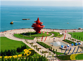 청도의 신시가지 시청앞에 위치한 광장으로 우리나라의 3.1운동에 해당되는 중국의 5.4운동을 기념하여 명명된 광장이다. 이 광장을 중심으로 청도의 신도시 전경과 잘 꾸며진 해변공원을 볼 수 있다.