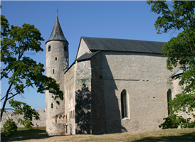  합살루를 포함해 에스토니아 서부지역과 서부 연안 섬의 성당을 관장하는 주교가 있던 성이다. 에스토니아에서 가장 잘 보존된 성에 속하며 높이 803m의 성벽으로 감싸져 있는 고딕 양식의 건축물이다. 성의 전망대에서는 도시의 아름다운 전경과 주변 전망을 즐길 수 있다. 