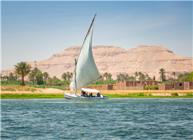 펠루카는 이집트에만 있는 교통수단으로, 작은 돛단배를 말한다. 나일강을 유람하는데 이용되며 탑승자들이 요금을 나누어 낼 수 있다. 